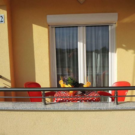 Iva Apartmani Tribunj  Luaran gambar