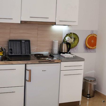 Iva Apartmani Tribunj  Luaran gambar