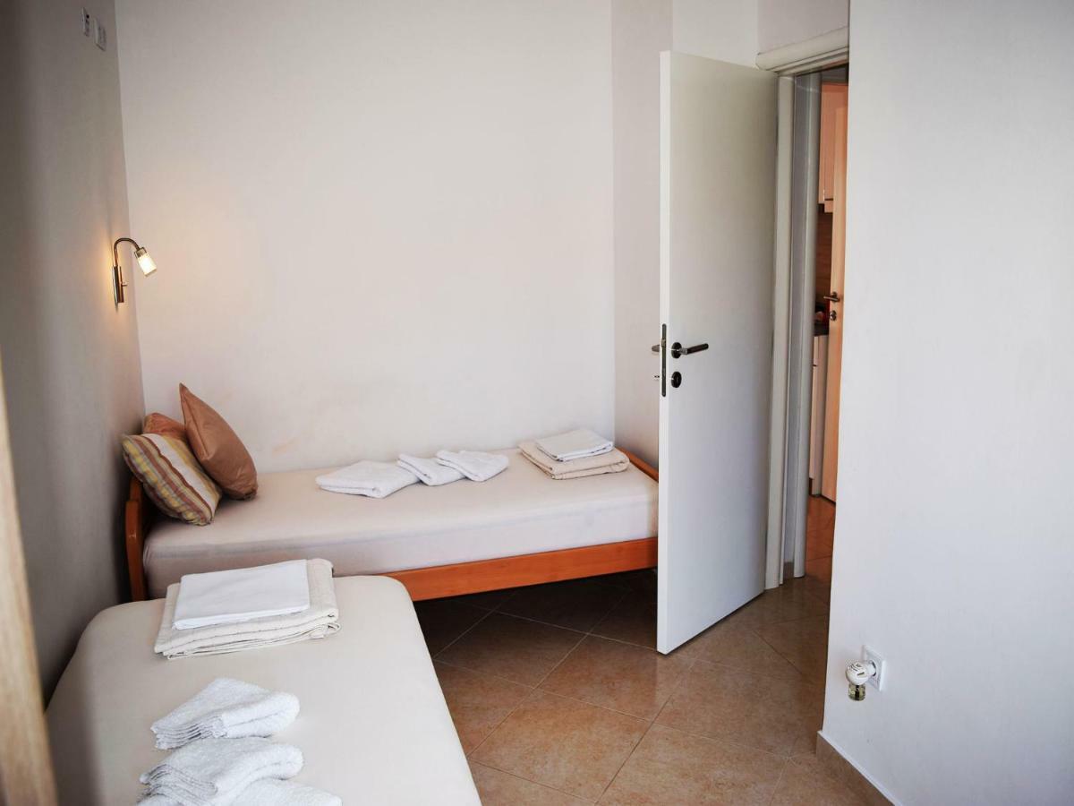 Iva Apartmani Tribunj  Luaran gambar