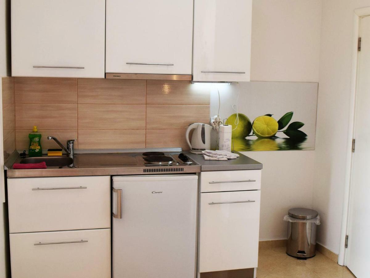 Iva Apartmani Tribunj  Luaran gambar