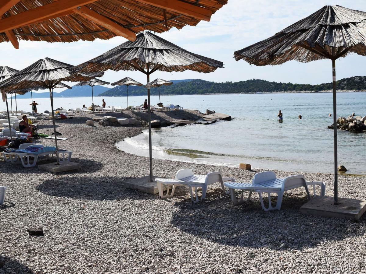 Iva Apartmani Tribunj  Luaran gambar