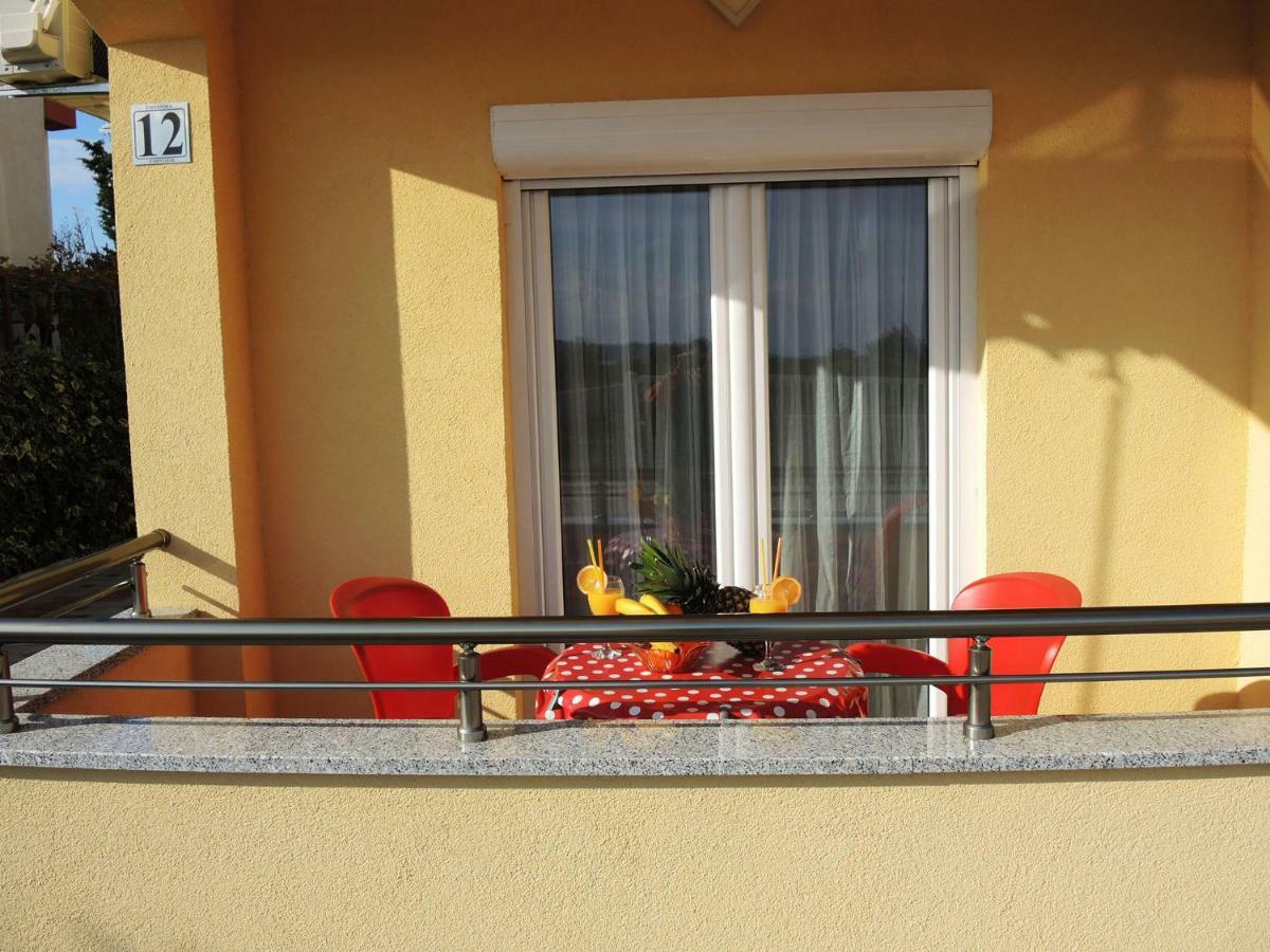Iva Apartmani Tribunj  Luaran gambar