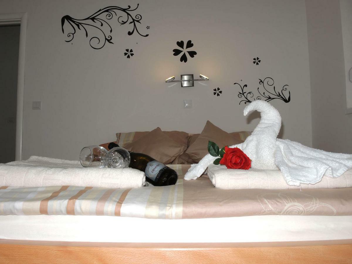 Iva Apartmani Tribunj  Luaran gambar