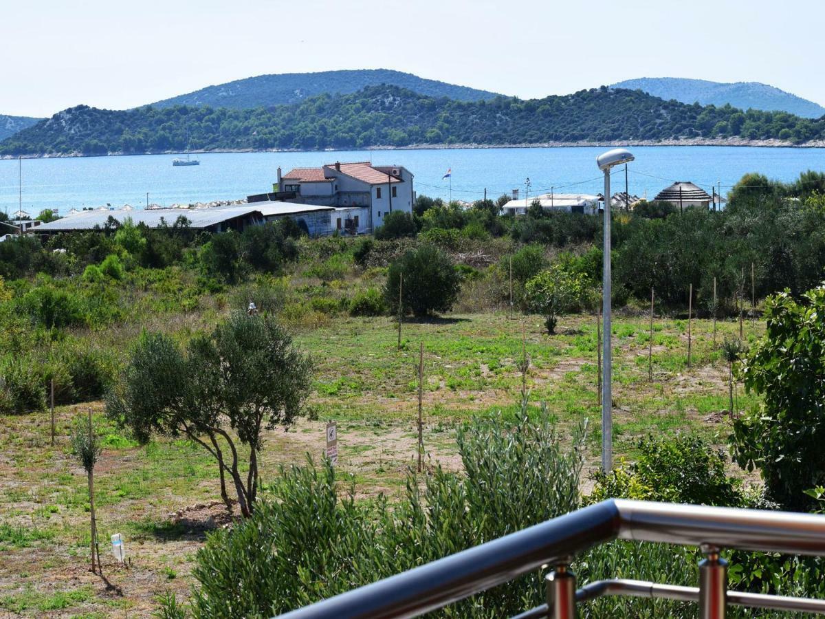 Iva Apartmani Tribunj  Luaran gambar