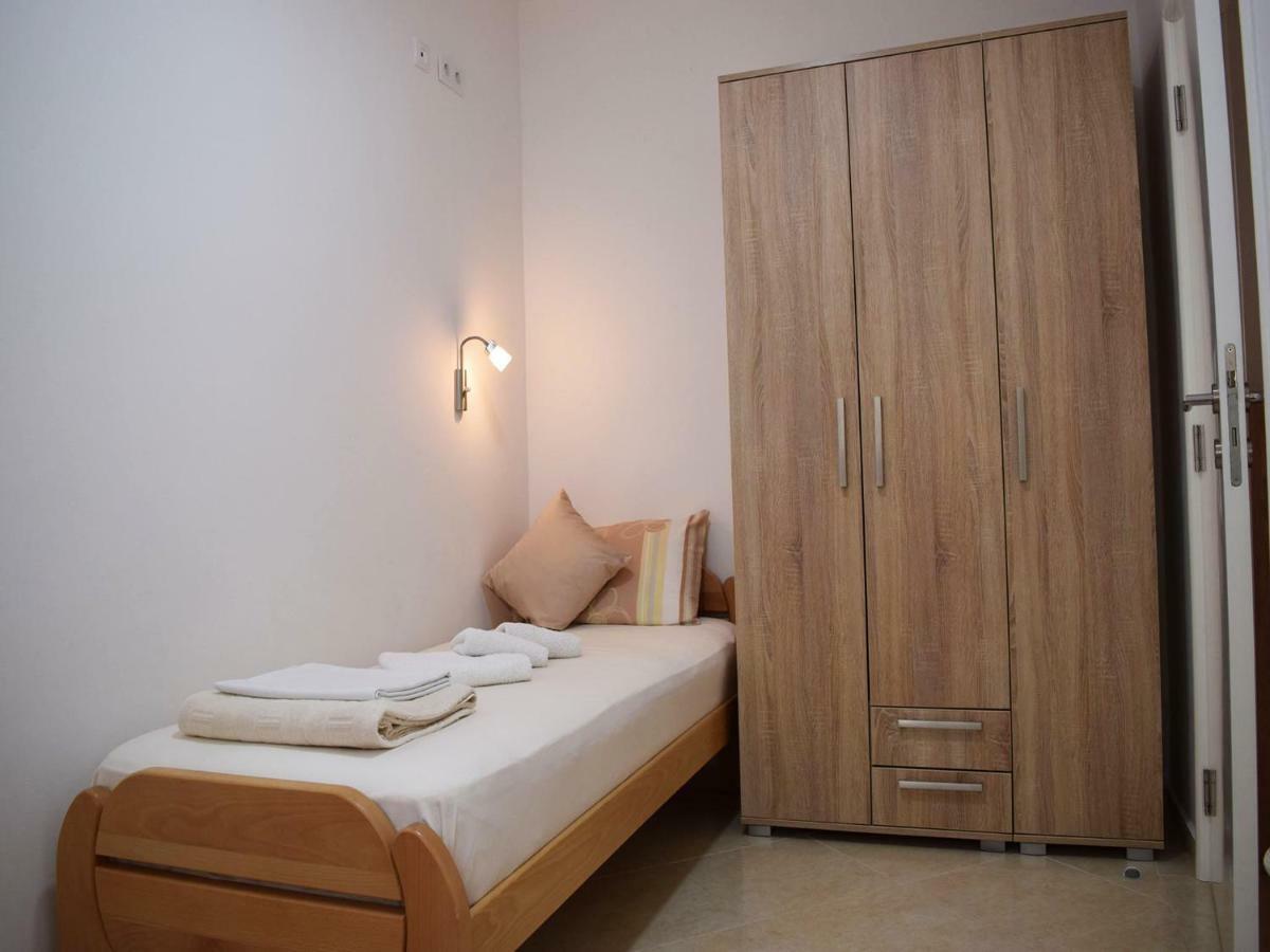 Iva Apartmani Tribunj  Luaran gambar