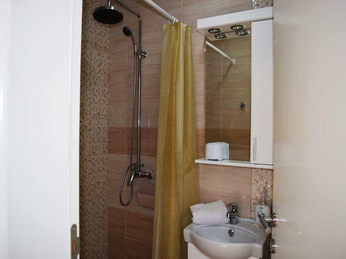Iva Apartmani Tribunj  Luaran gambar