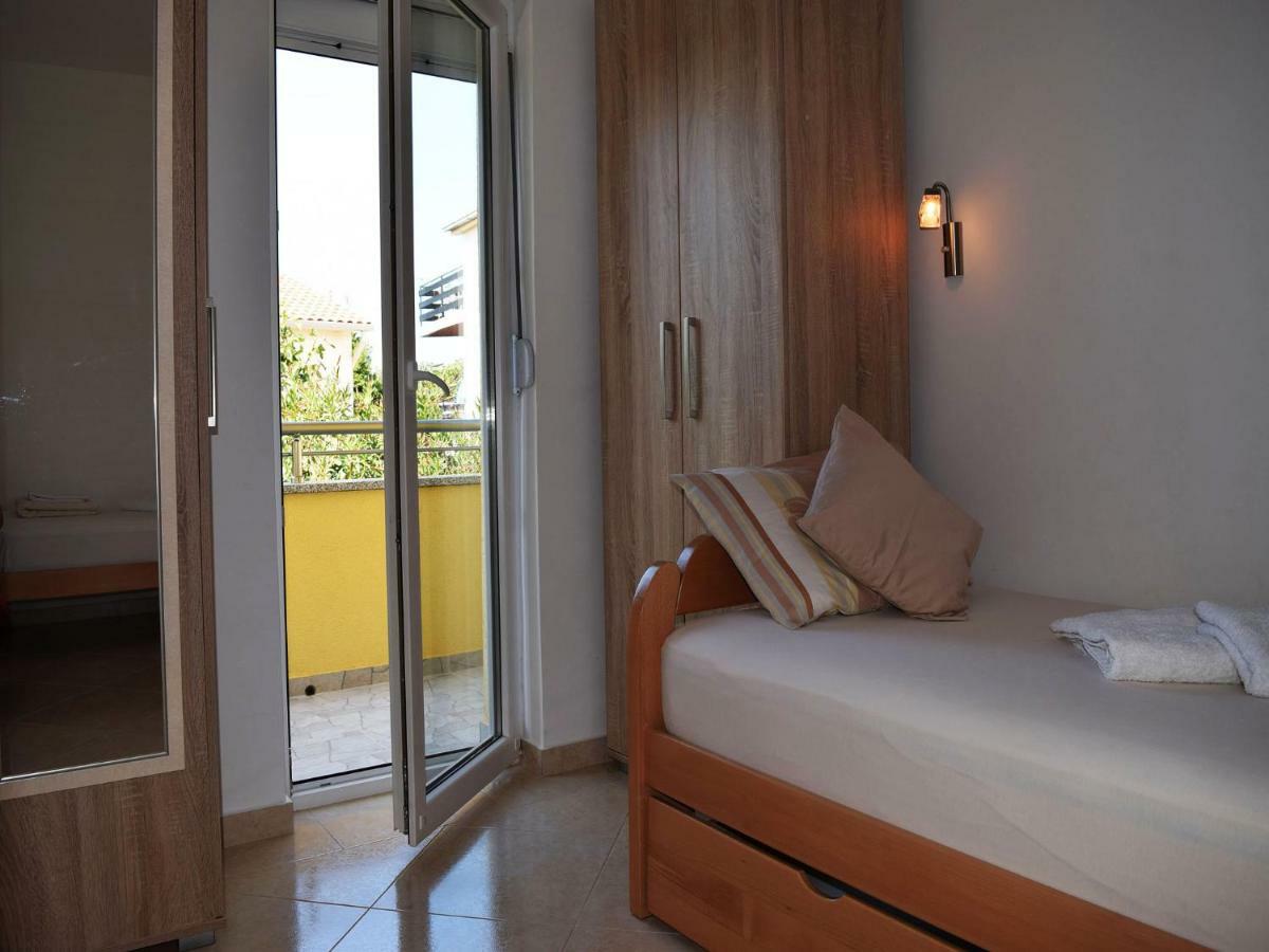 Iva Apartmani Tribunj  Luaran gambar