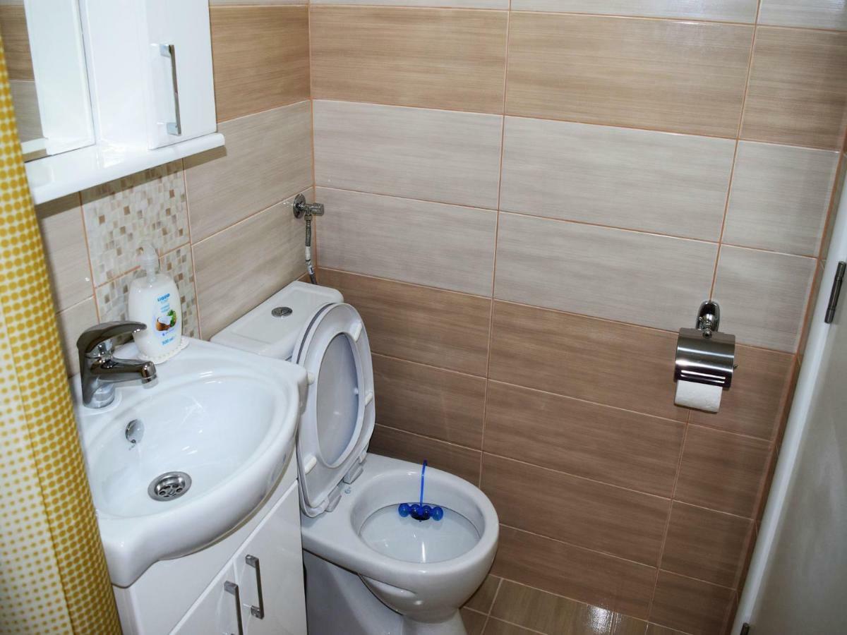 Iva Apartmani Tribunj  Luaran gambar
