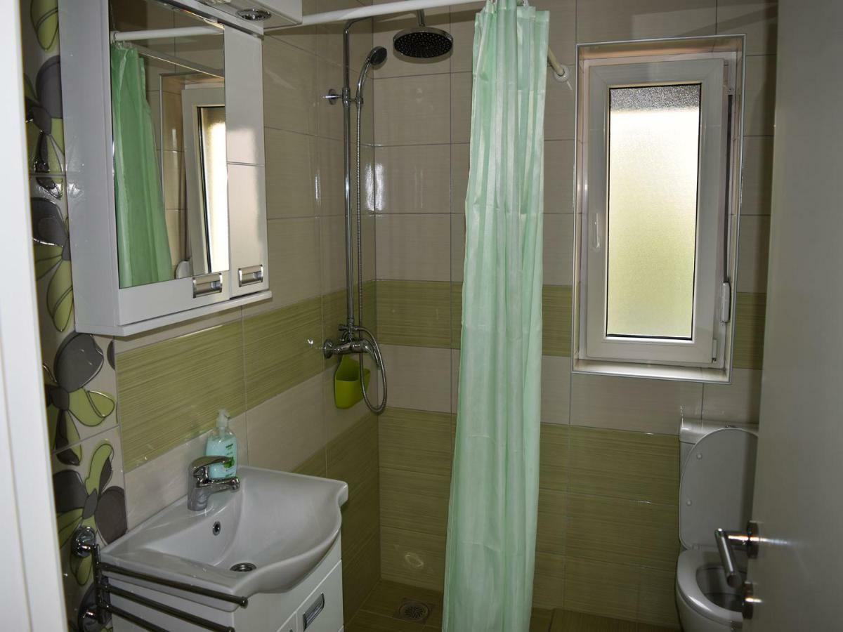 Iva Apartmani Tribunj  Luaran gambar